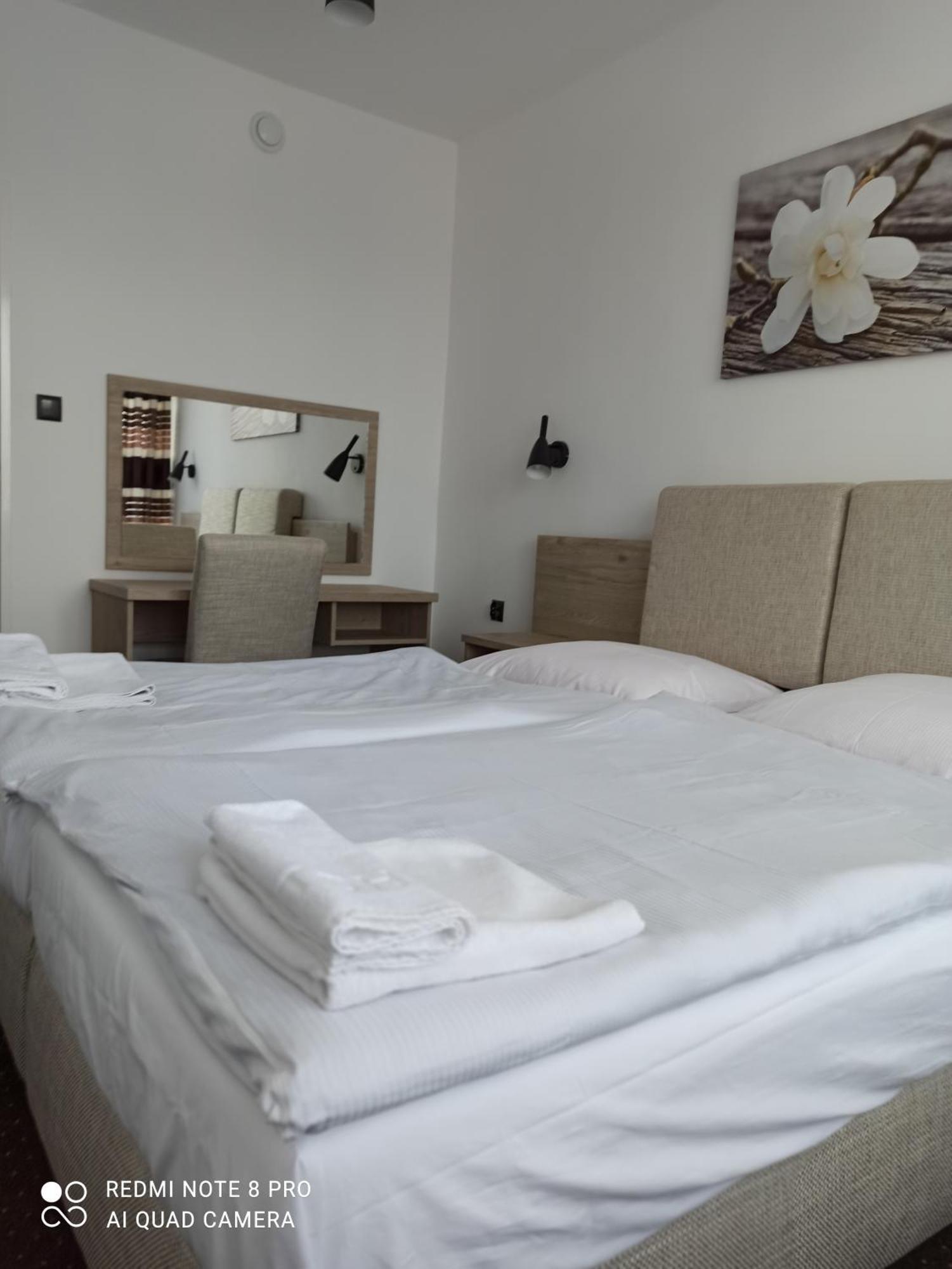 Hotel Odr Sulechów Exteriör bild