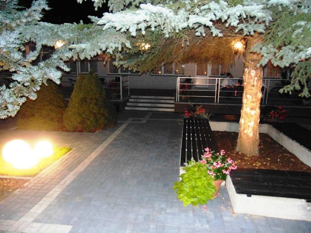 Hotel Odr Sulechów Exteriör bild