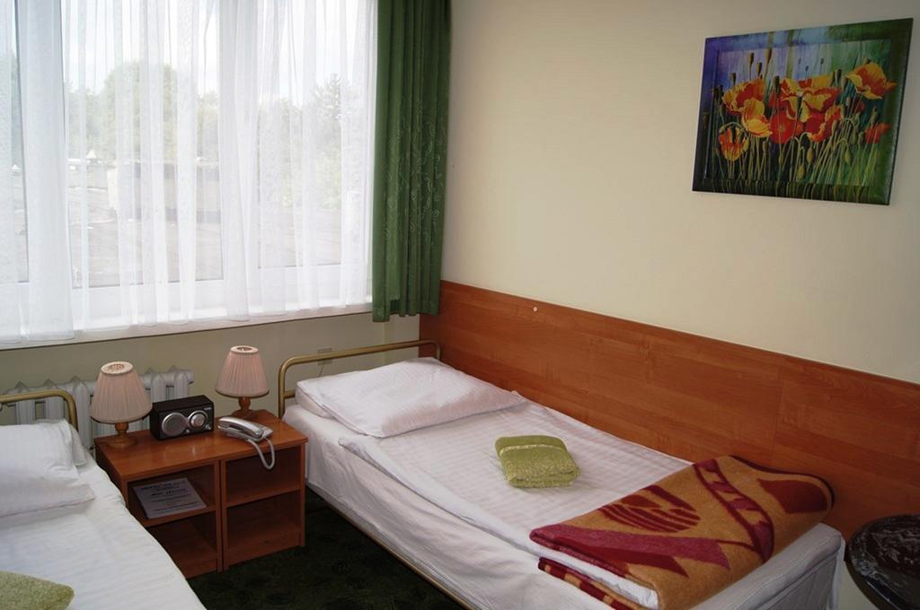 Hotel Odr Sulechów Exteriör bild