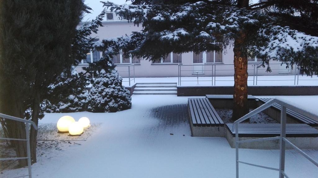 Hotel Odr Sulechów Exteriör bild